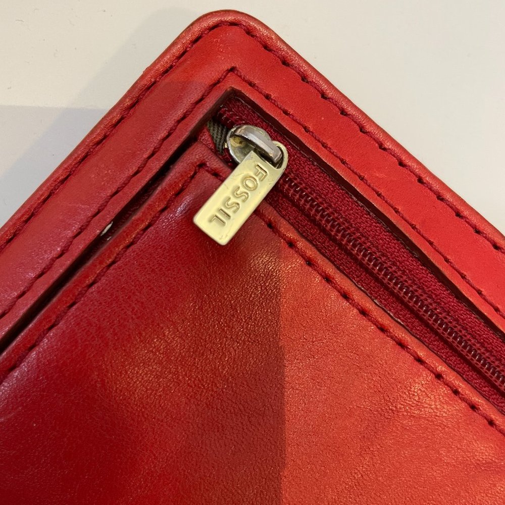 Red Compact Fossil Wallet - Picture 4 of 9